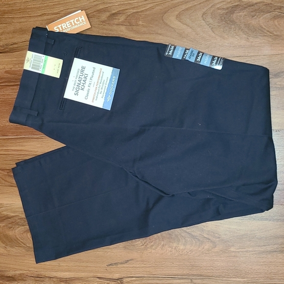 Dockers Other - Dockers Signature Classic Pleated khakis